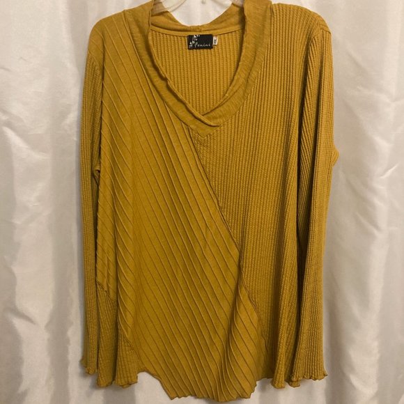 Gold Knit Top - Picture 1 of 6